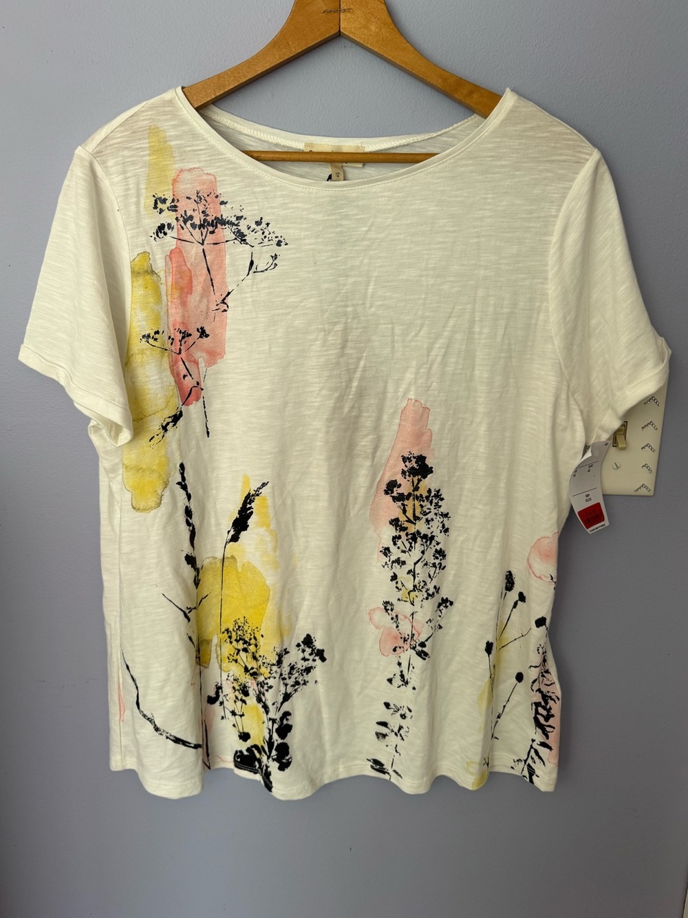 🦋NWT floral tee🦋